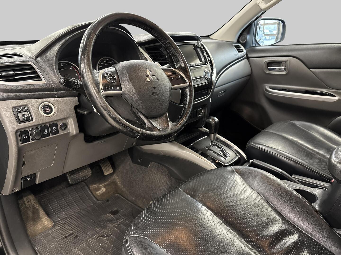 MITSUBISHI L200 2016