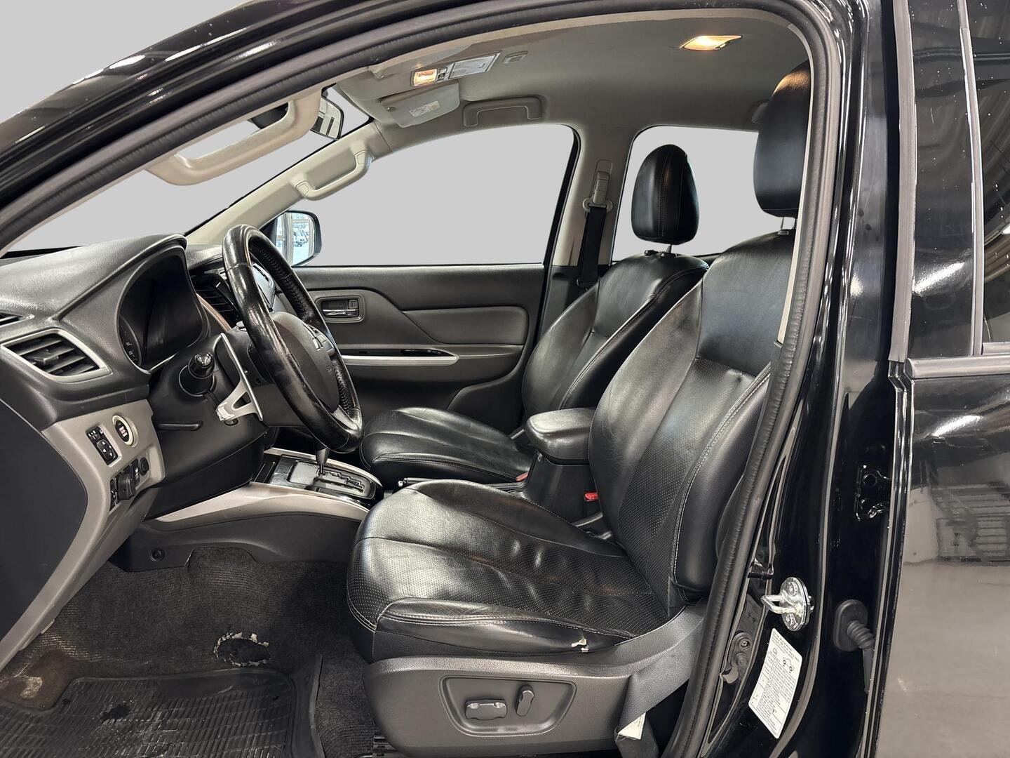 MITSUBISHI L200 2016