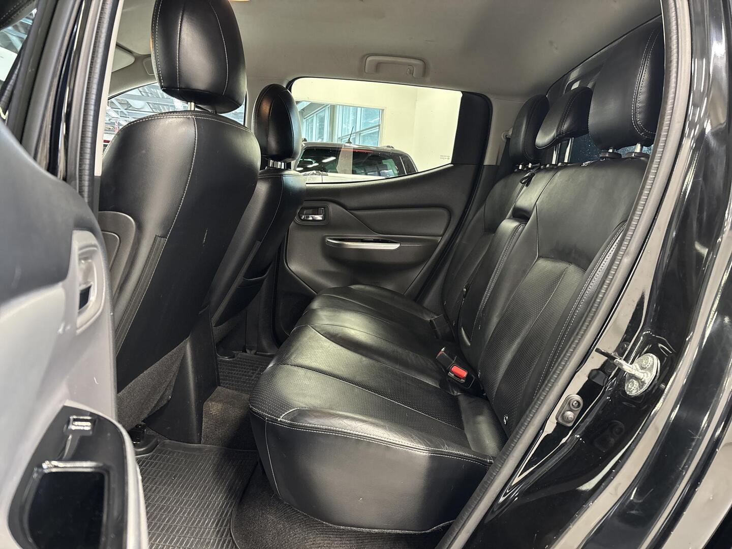 MITSUBISHI L200 2016