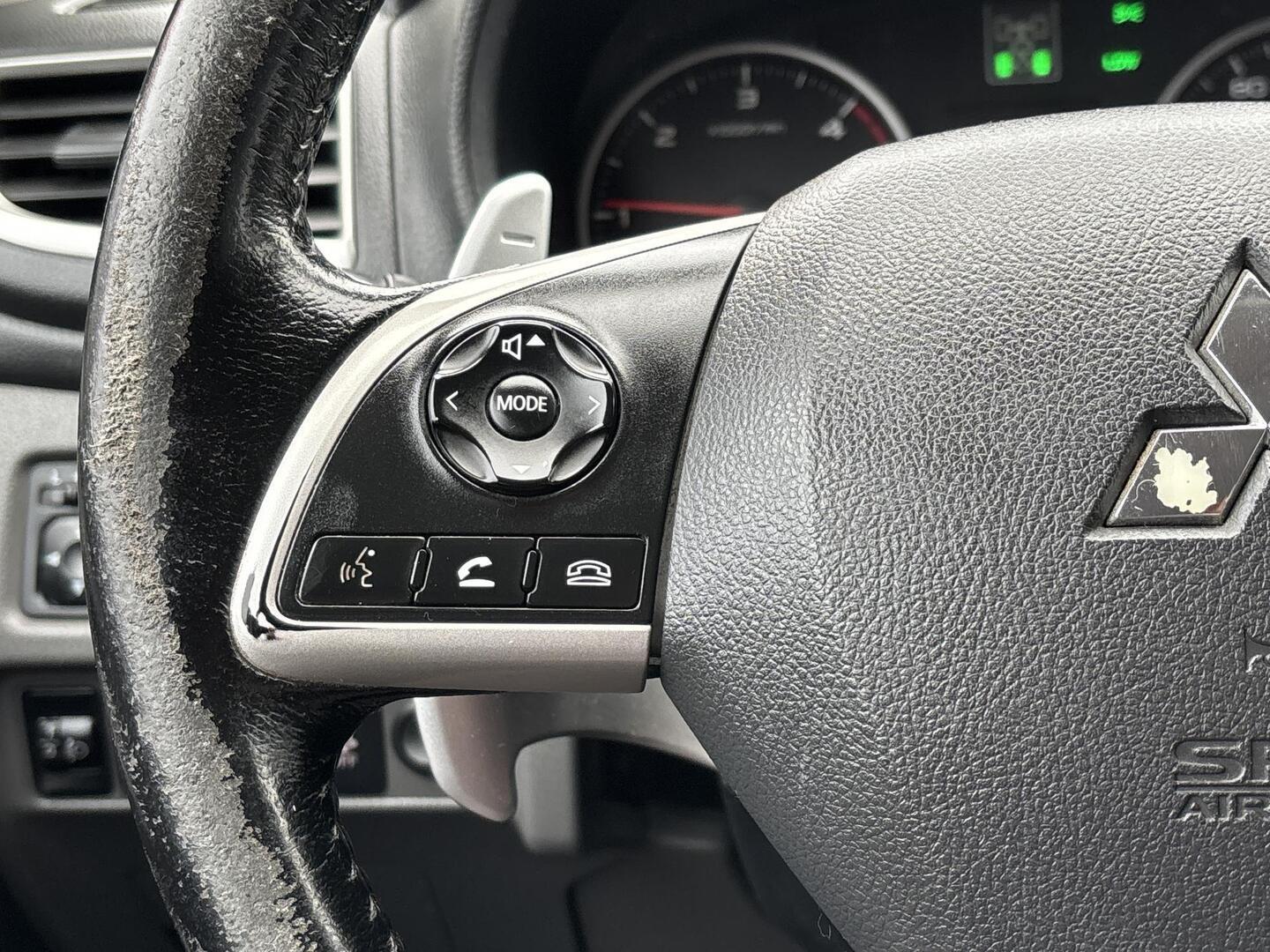 MITSUBISHI L200 2016