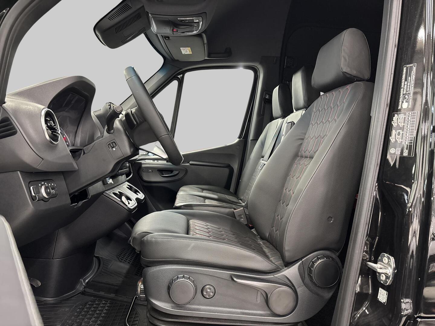 MERCEDES-BENZ SPRINTER 2025