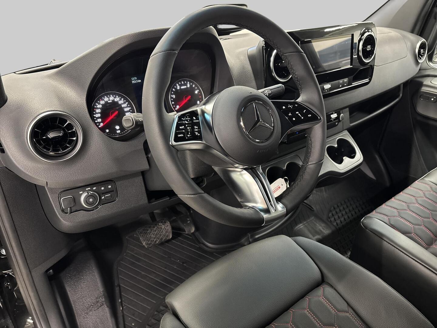 MERCEDES-BENZ SPRINTER 2025