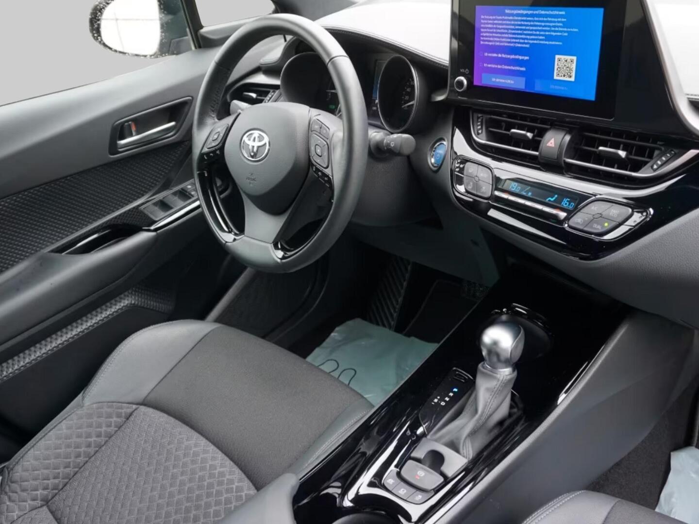 TOYOTA C-HR 2023