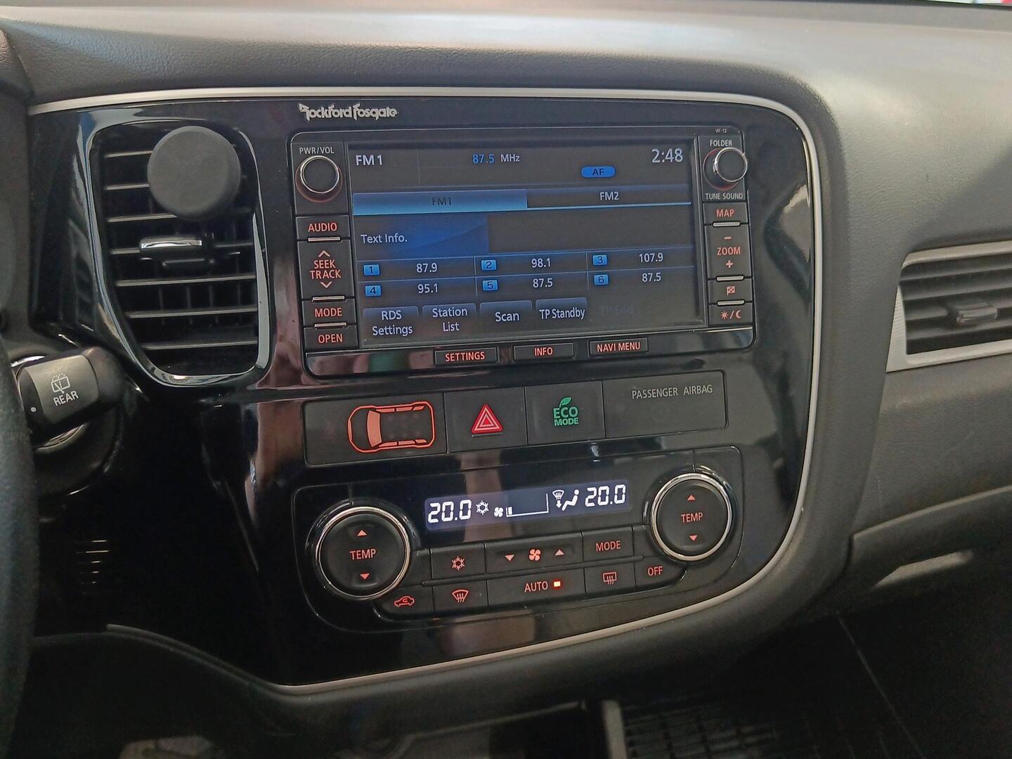 MITSUBISHI Outlander PHEV 2013