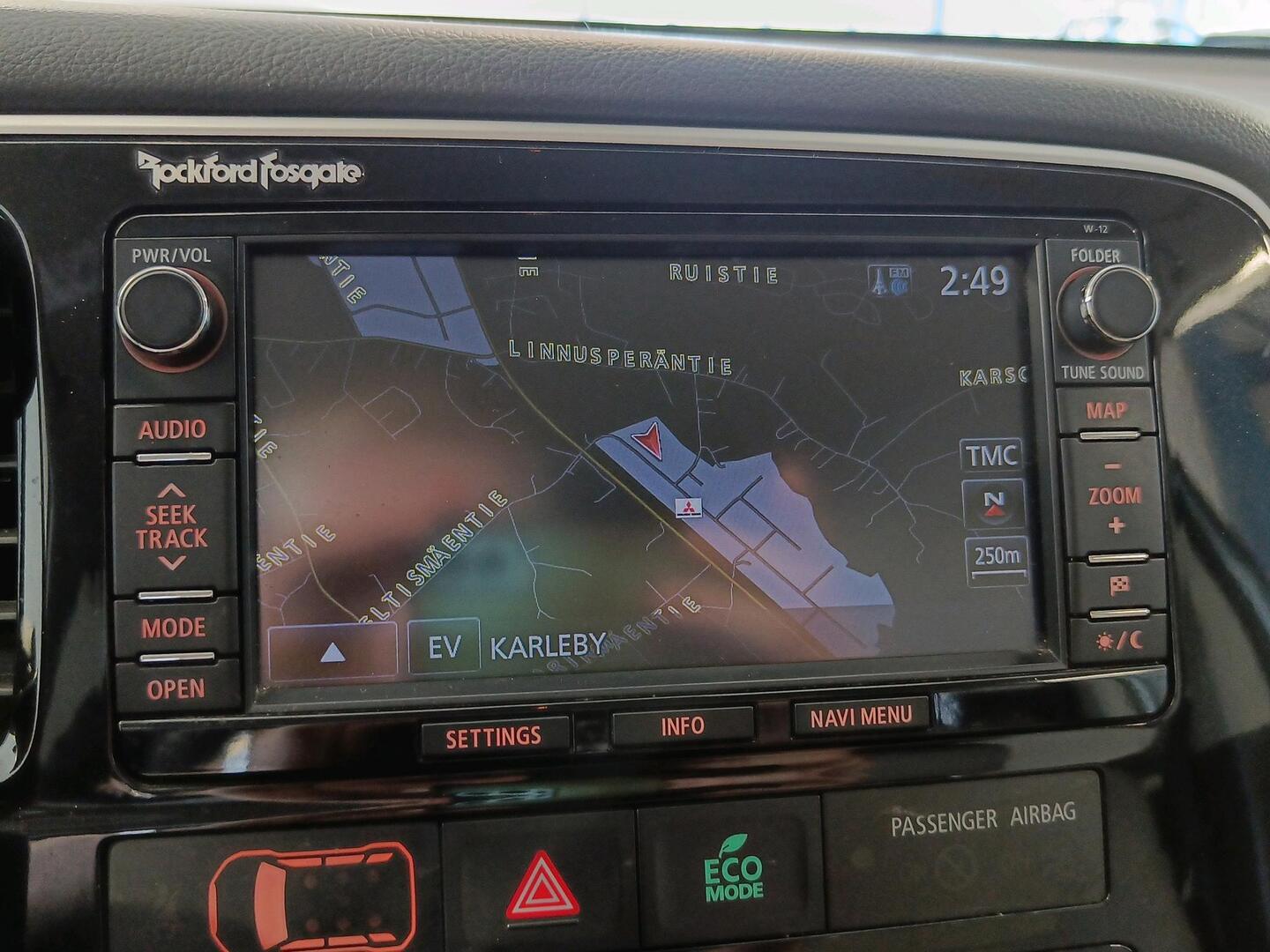 MITSUBISHI Outlander PHEV 2013