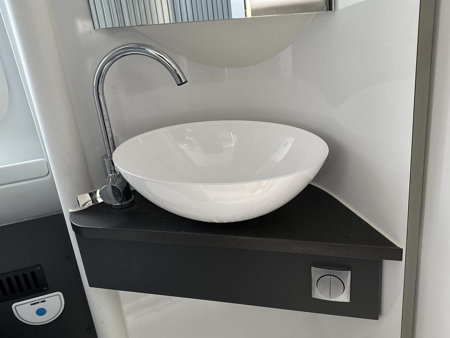 ADRIA TWIN 640 SLB 2021