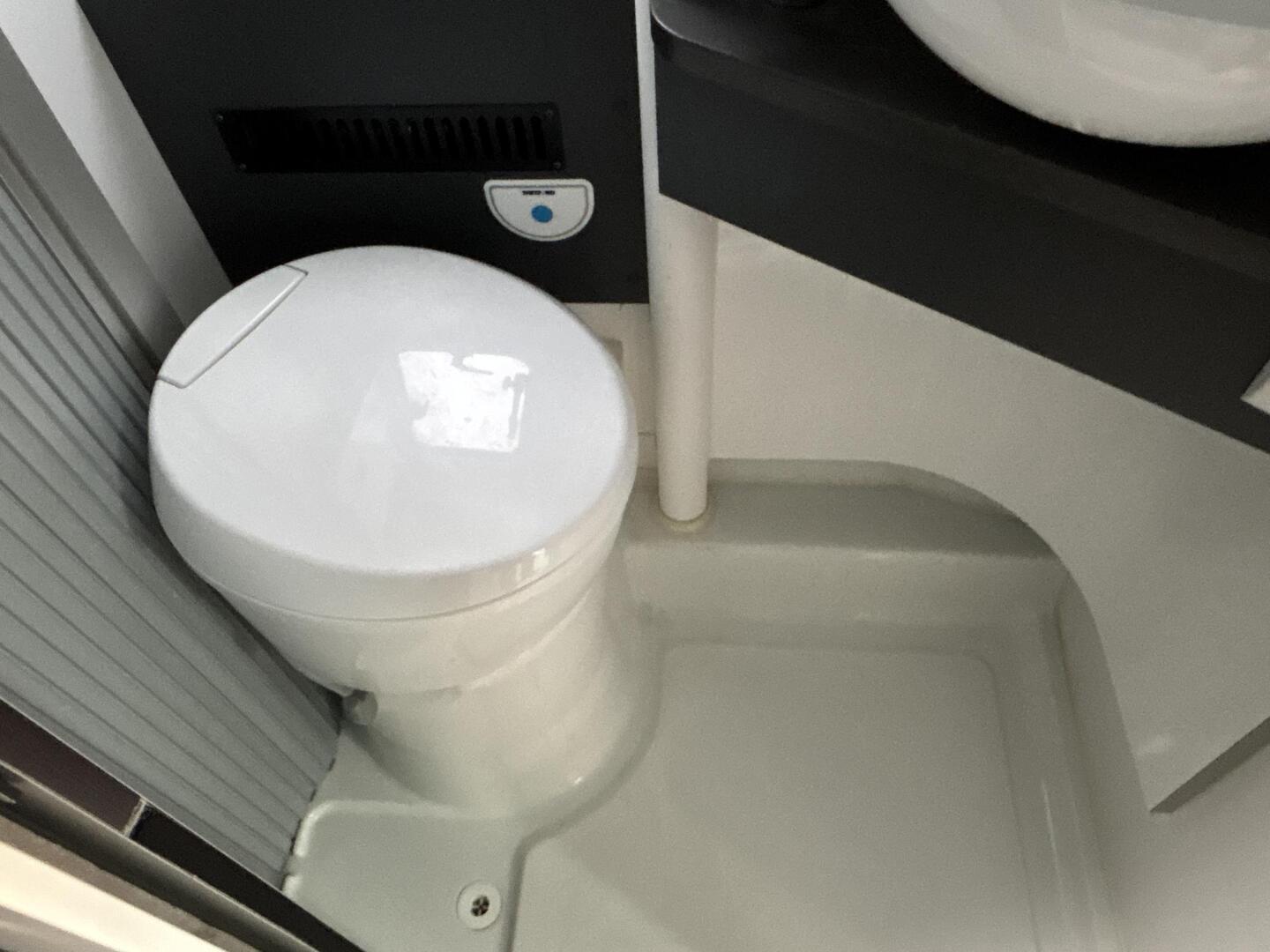 ADRIA TWIN 640 SLB 2021