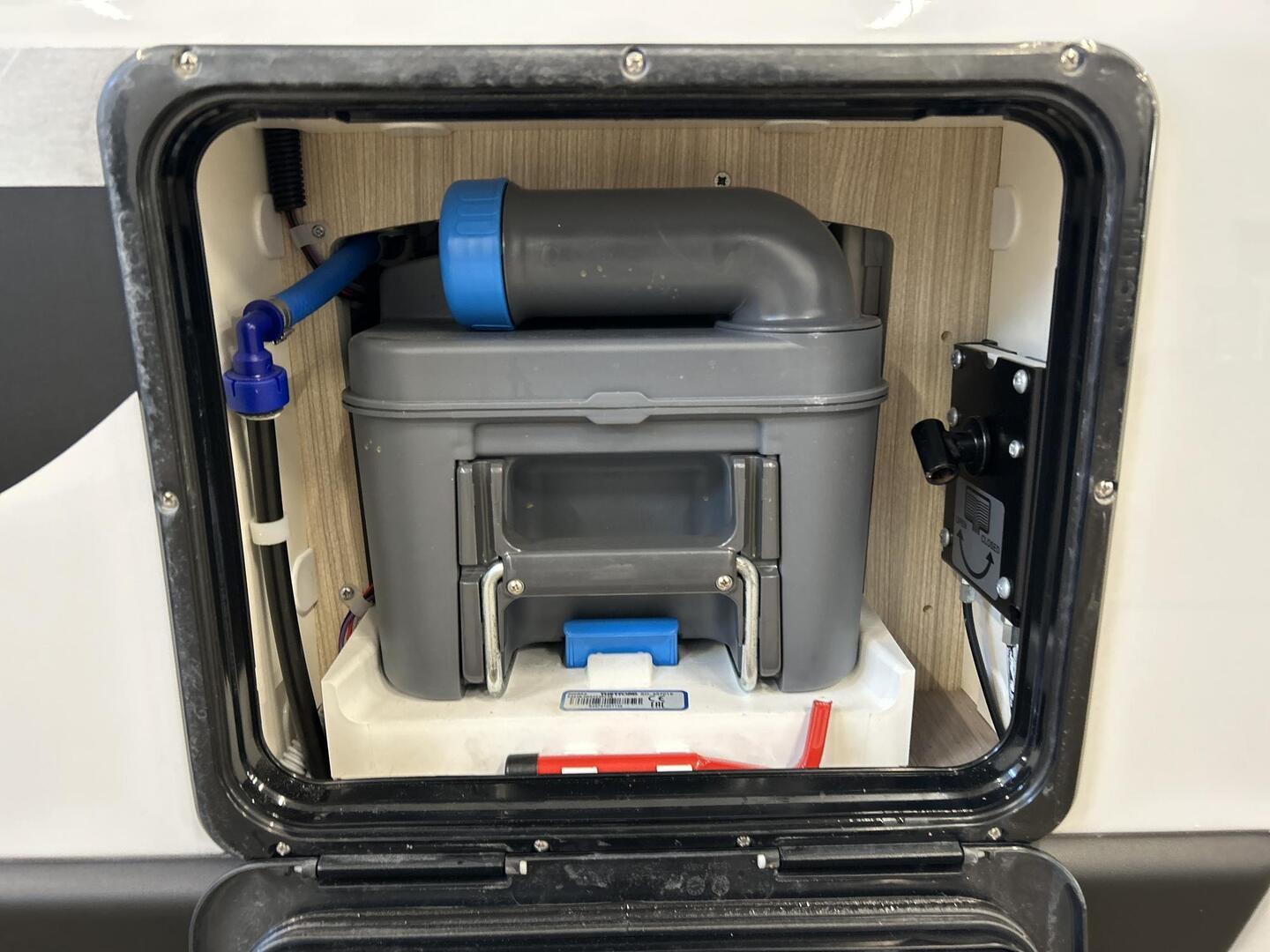 ADRIA TWIN 640 SL AXESS 2024