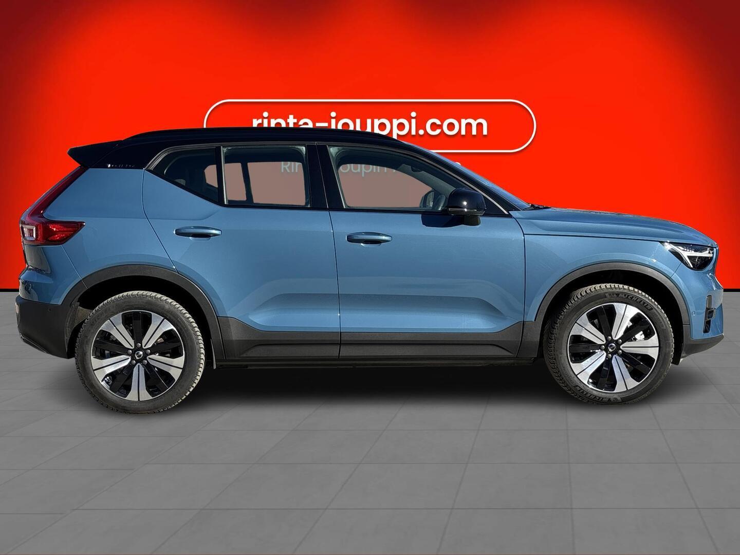 VOLVO XC40 2023