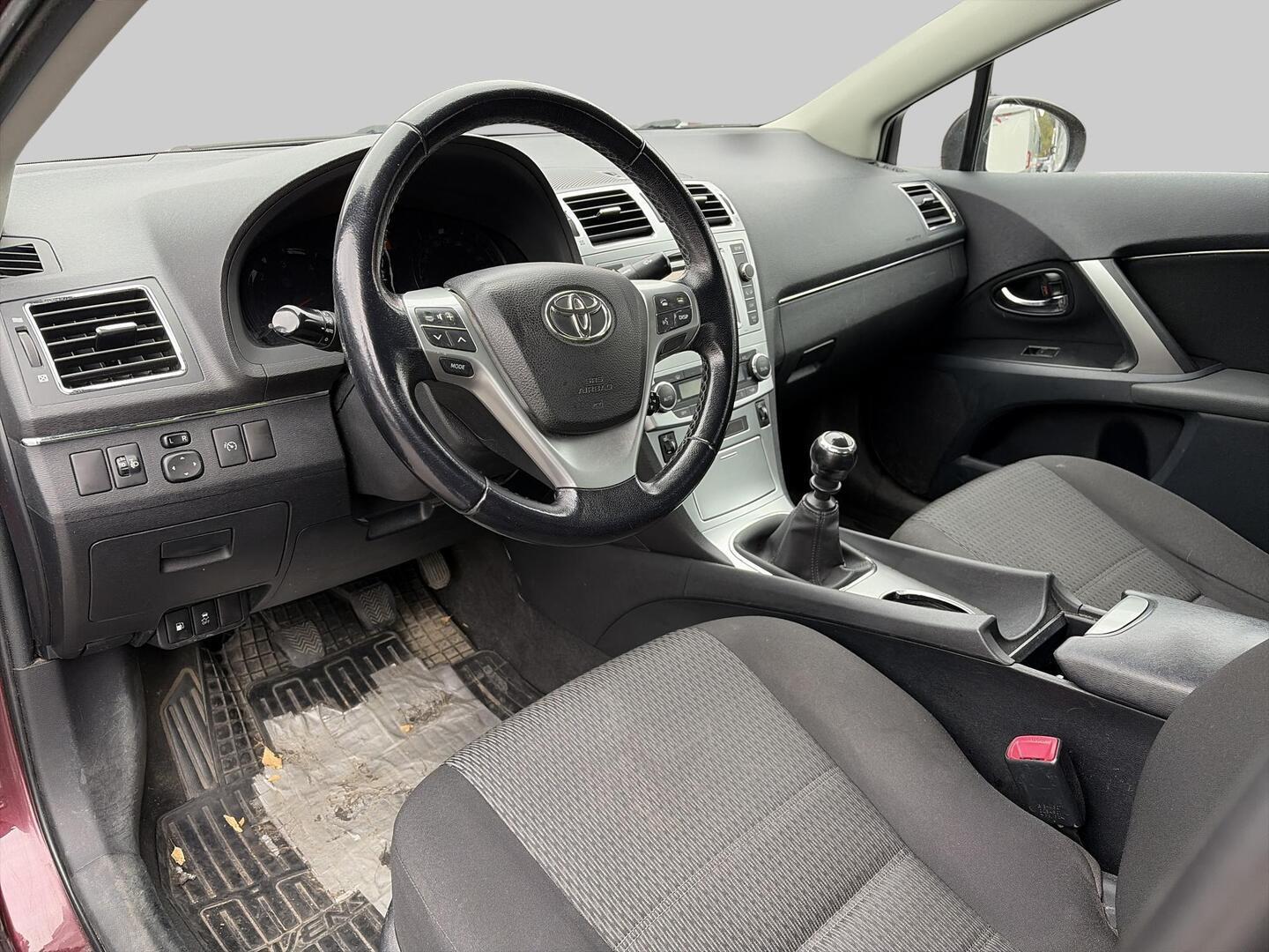 TOYOTA Avensis 2013