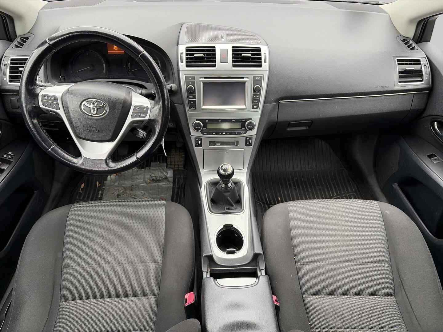 TOYOTA Avensis 2013
