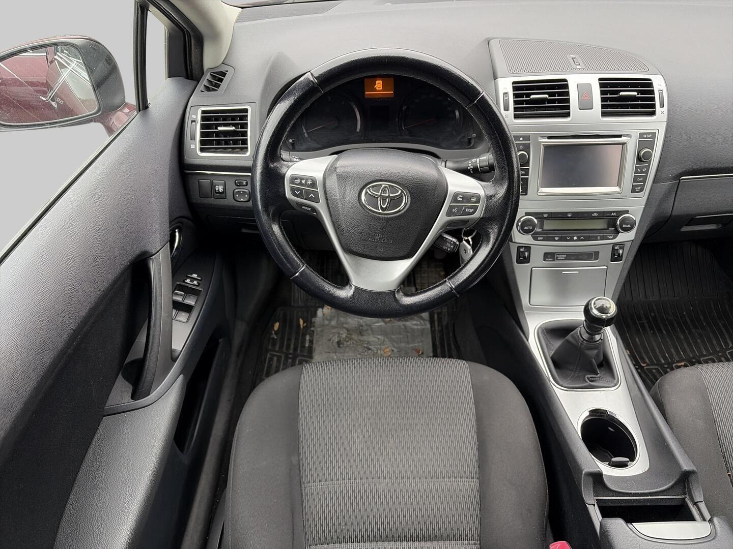TOYOTA Avensis 2013