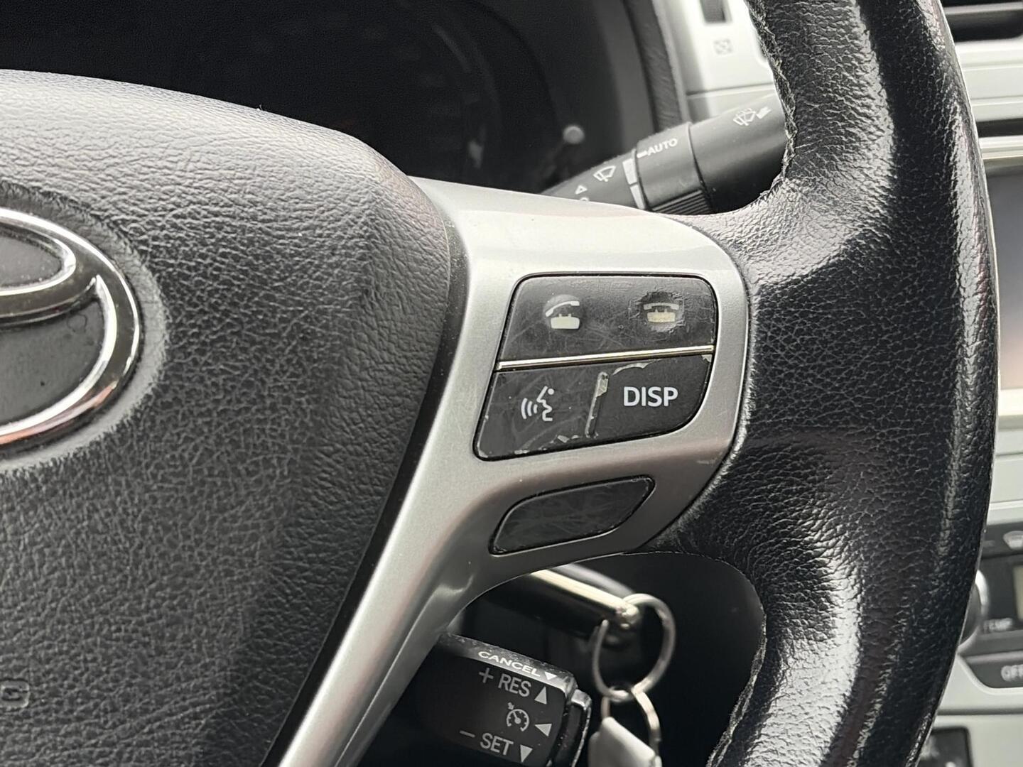 TOYOTA Avensis 2013