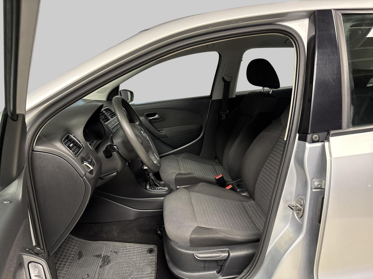 VOLKSWAGEN Polo 2010