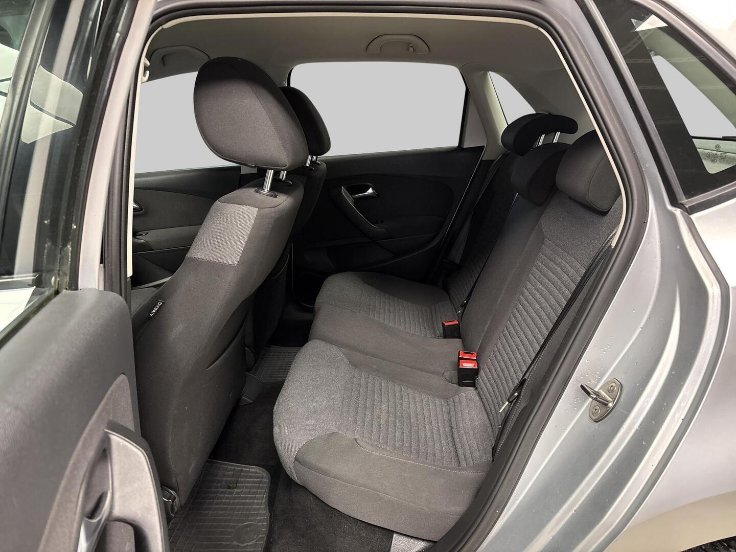 VOLKSWAGEN Polo 2010