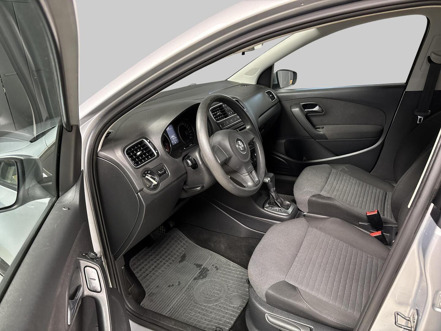 VOLKSWAGEN Polo 2010