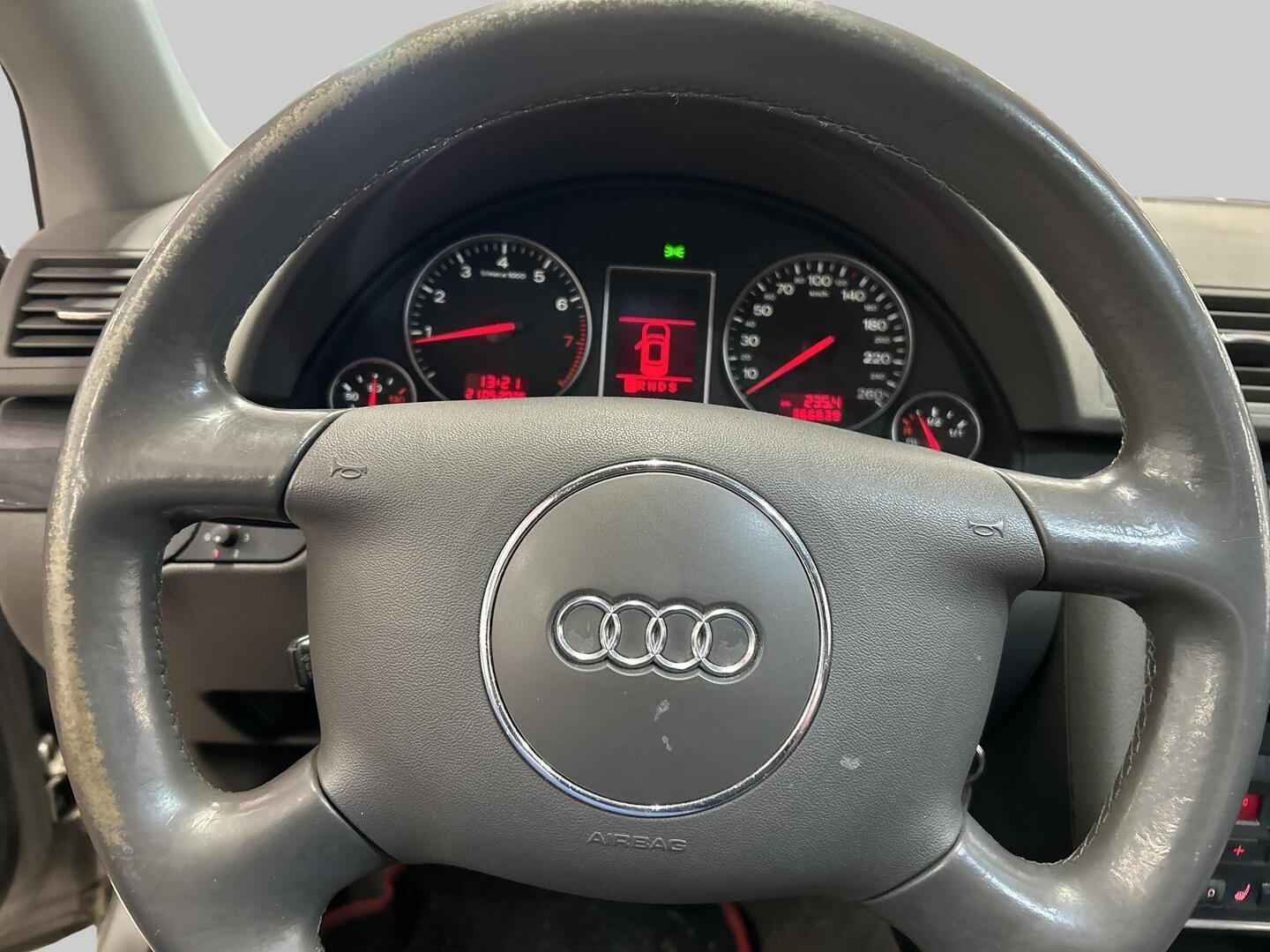 AUDI A4 2004