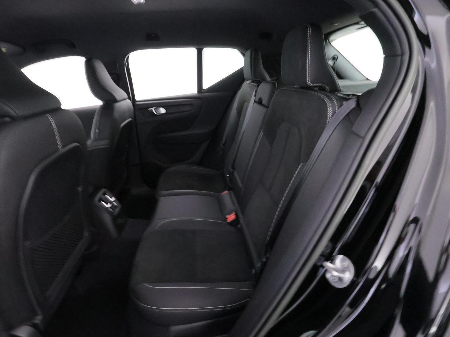 VOLVO XC40 2023