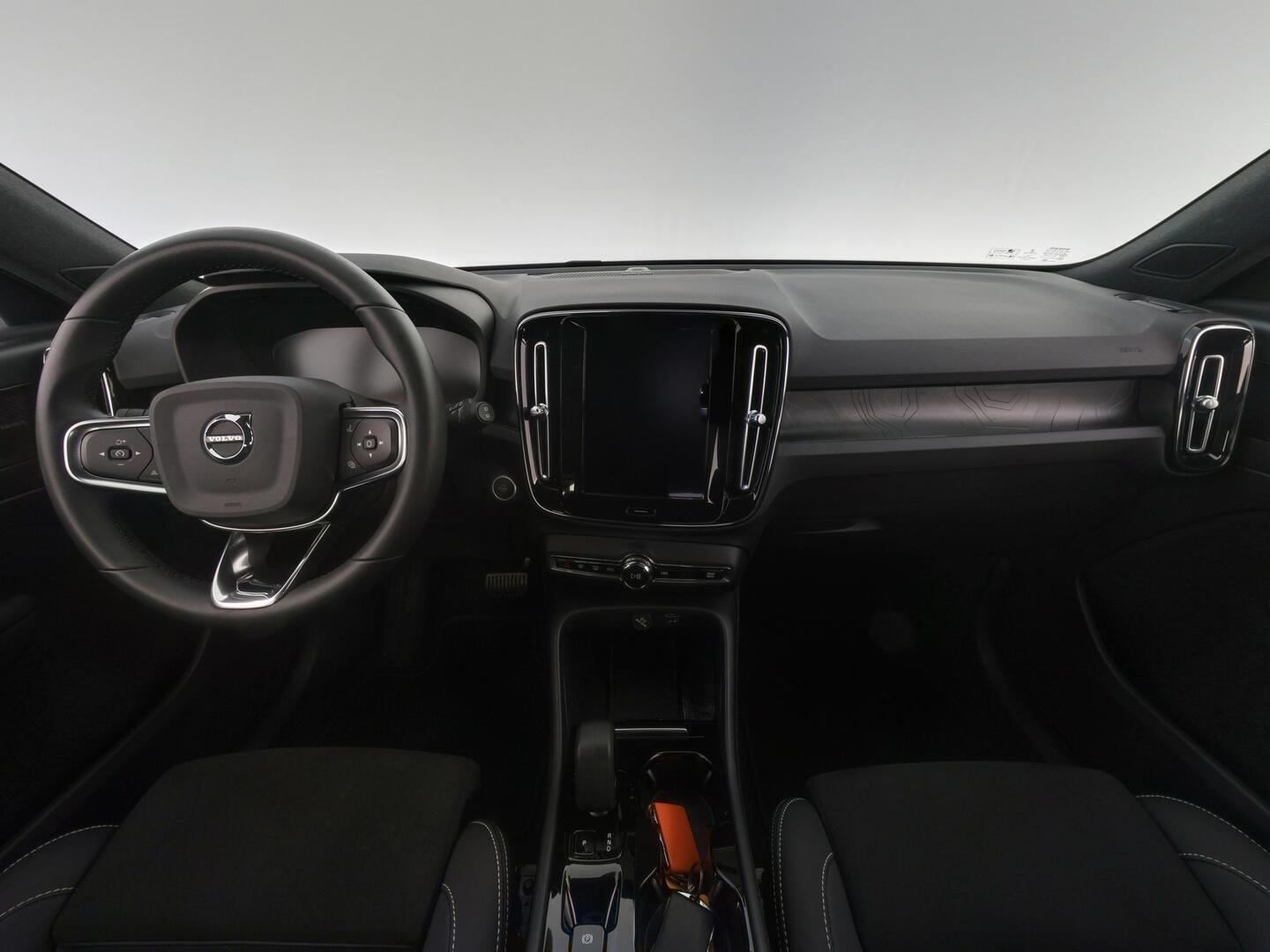 VOLVO XC40 2023