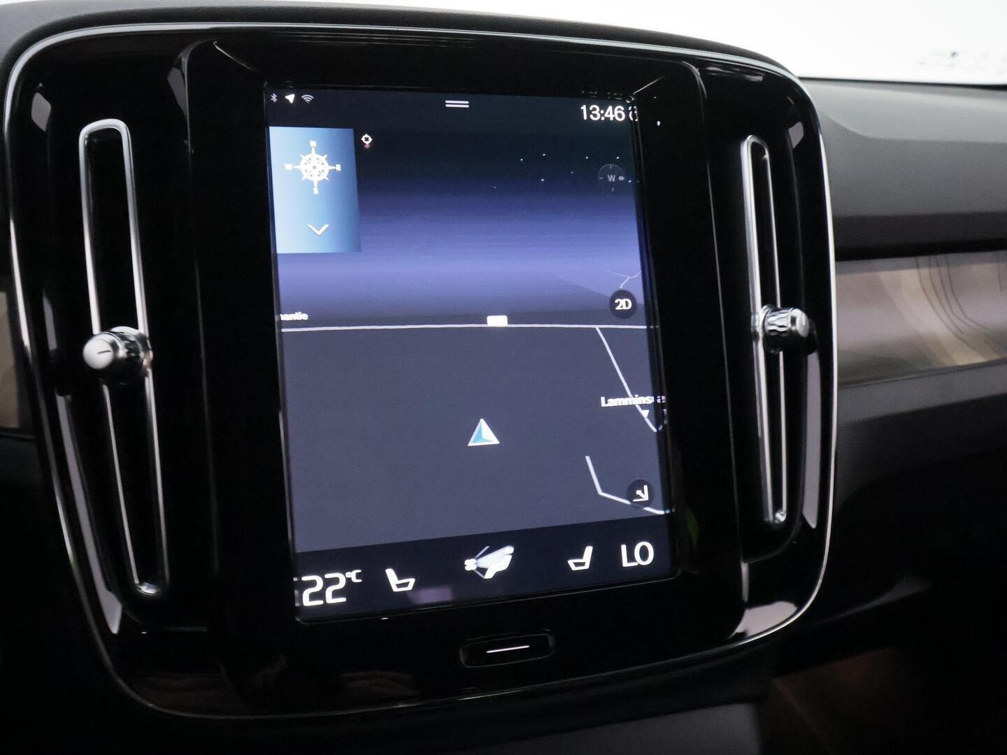 VOLVO XC40 2023