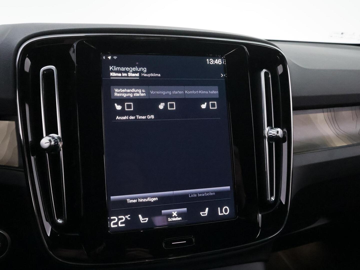 VOLVO XC40 2023