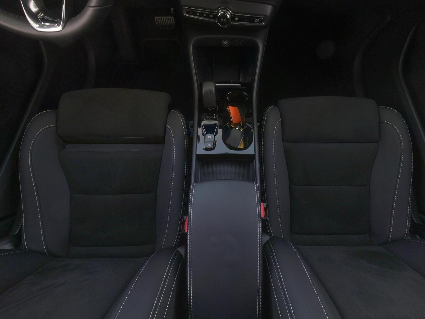 VOLVO XC40 2023