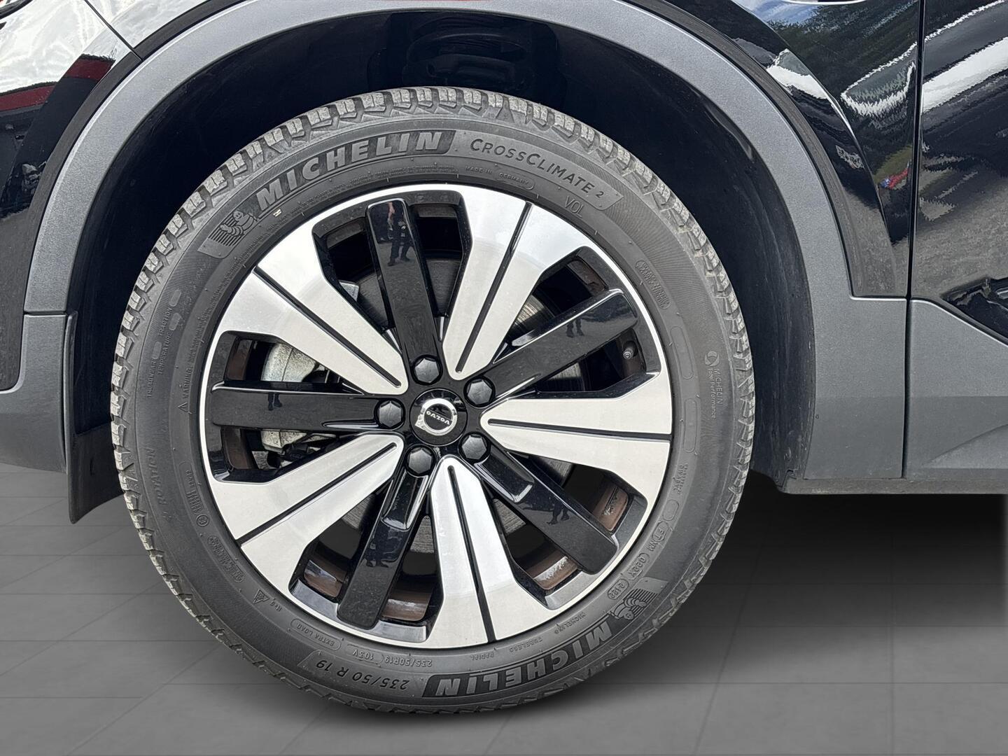 VOLVO XC40 2023