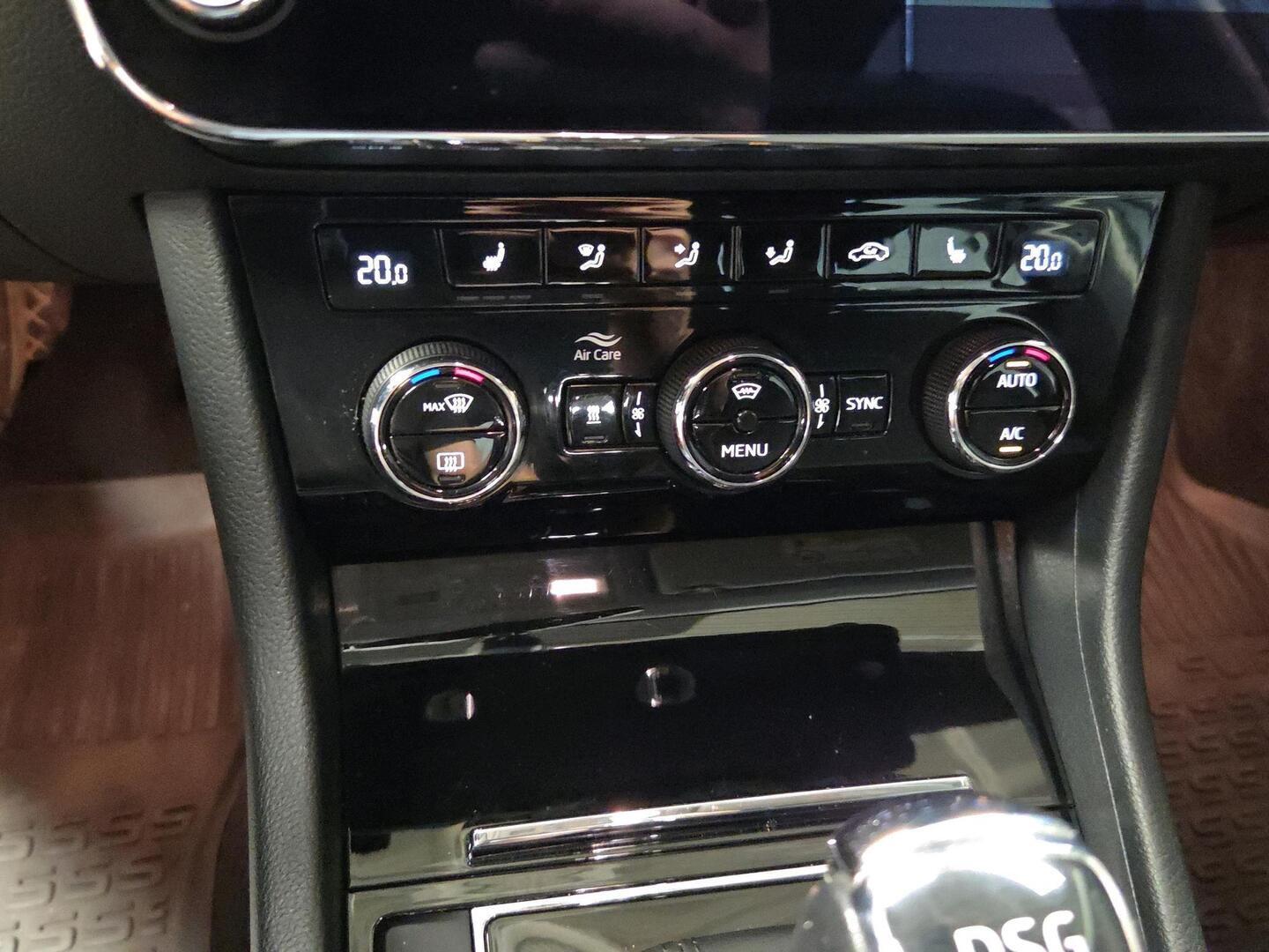 SKODA SUPERB 2019