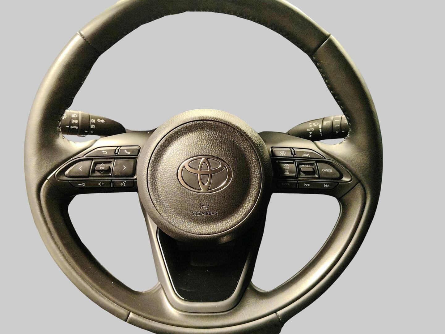TOYOTA Yaris Cross 2025