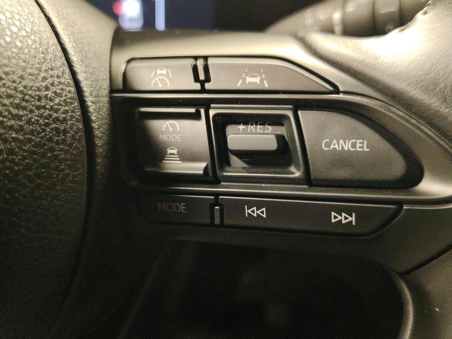 TOYOTA Yaris Cross 2025