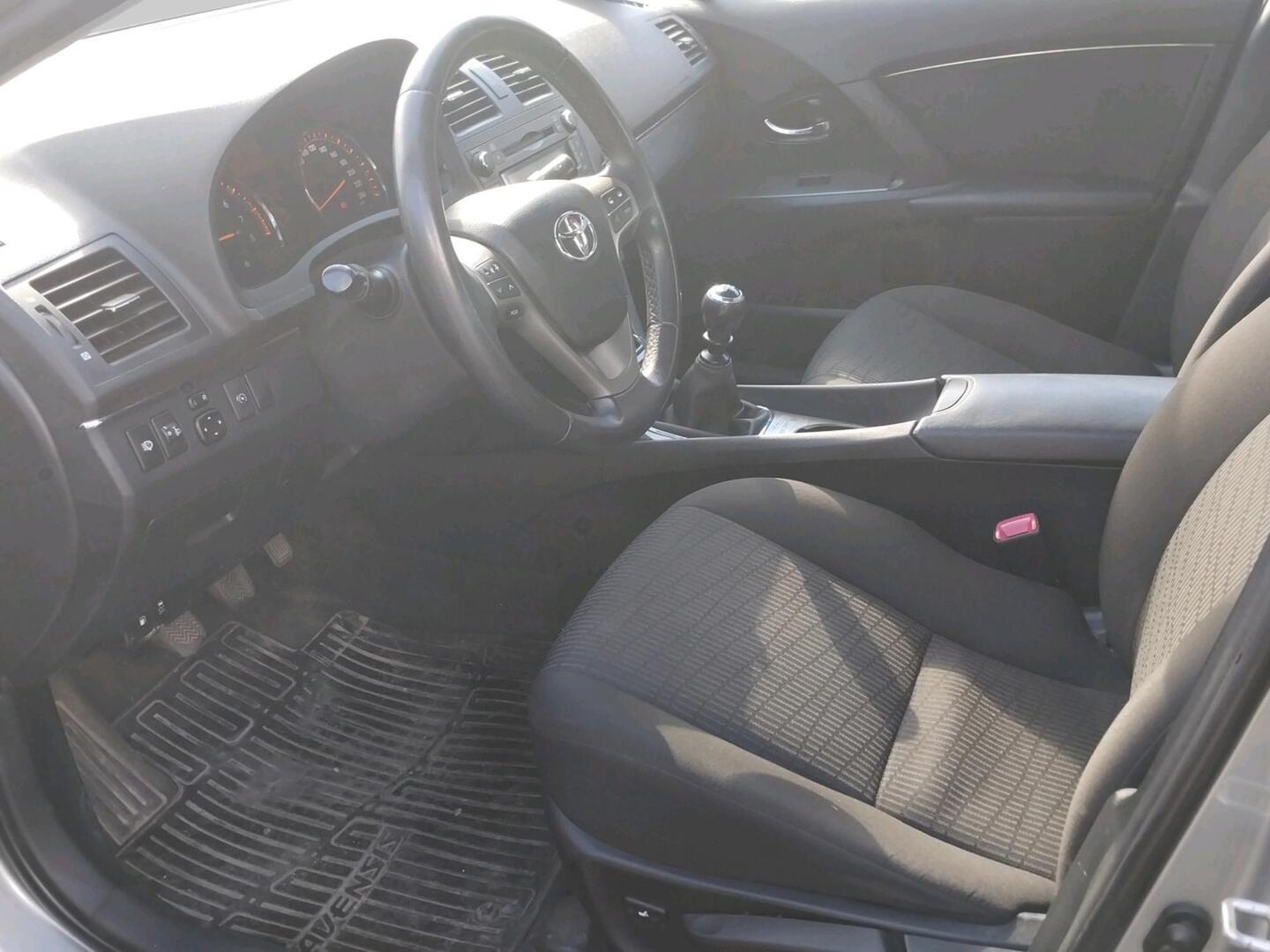 TOYOTA Avensis 2010