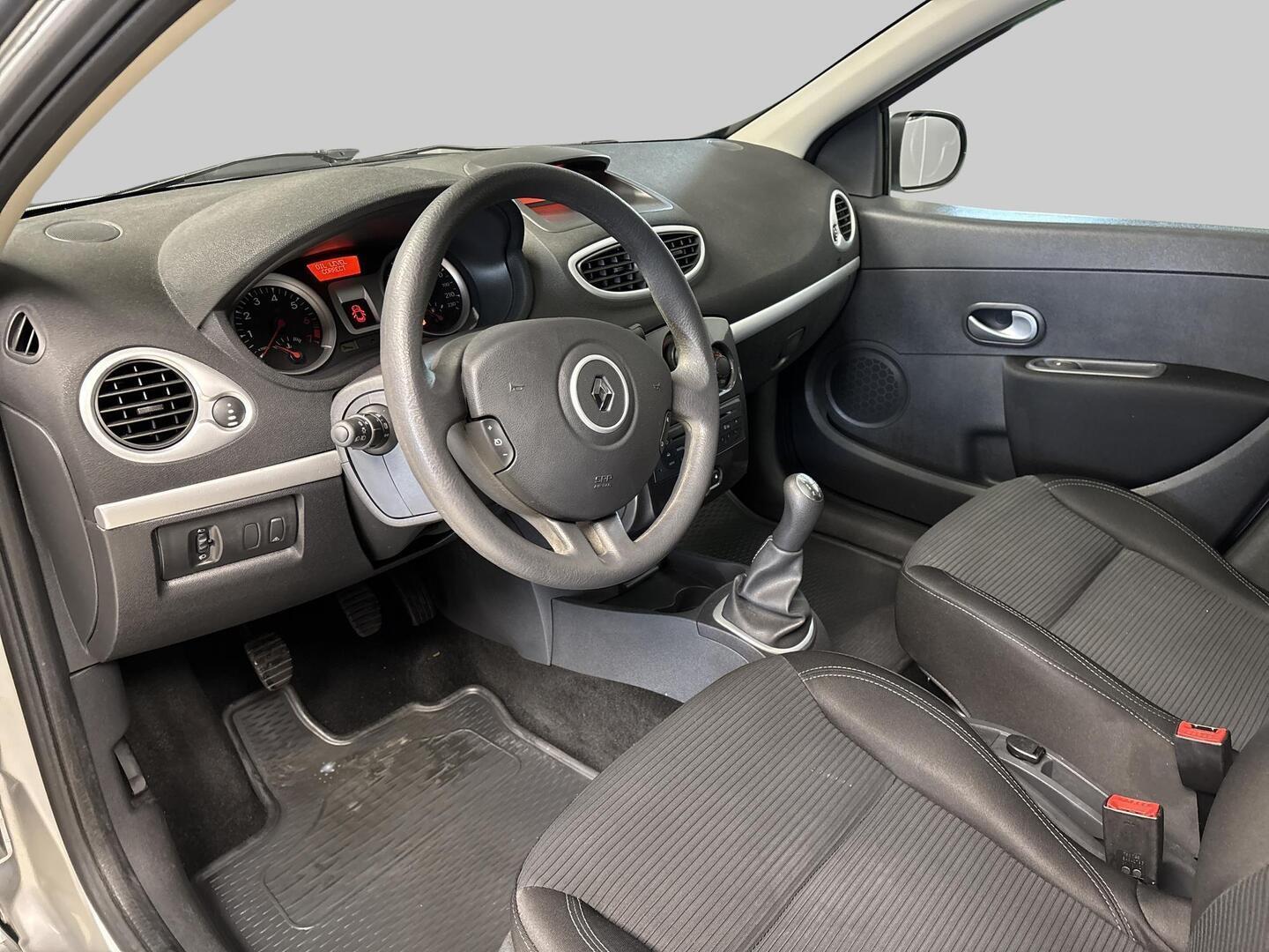 RENAULT Clio 2012