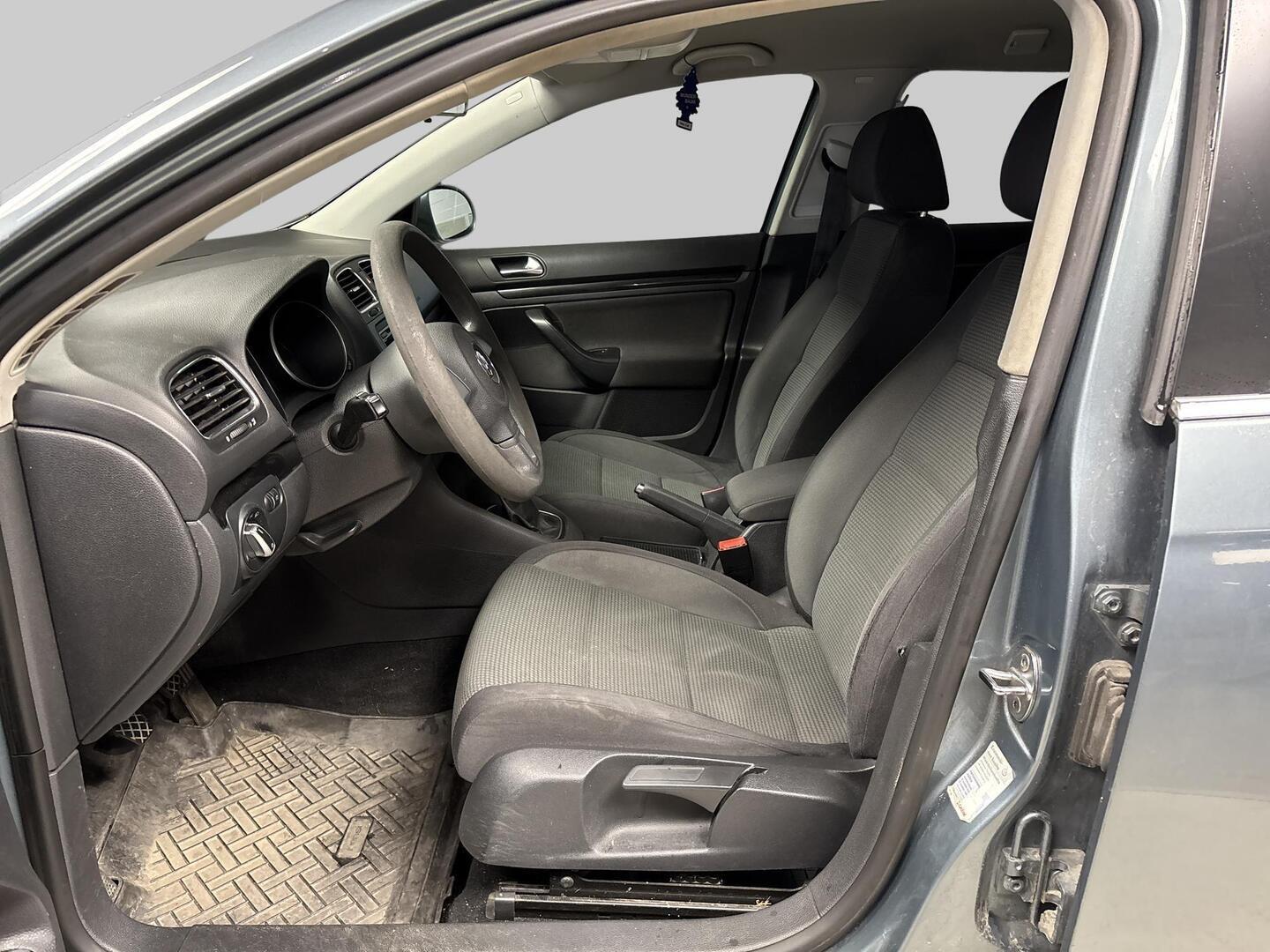 VOLKSWAGEN Golf 2010