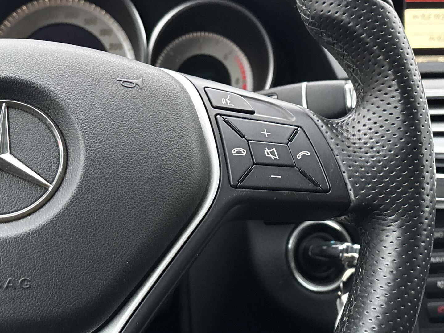 MERCEDES-BENZ E 2015