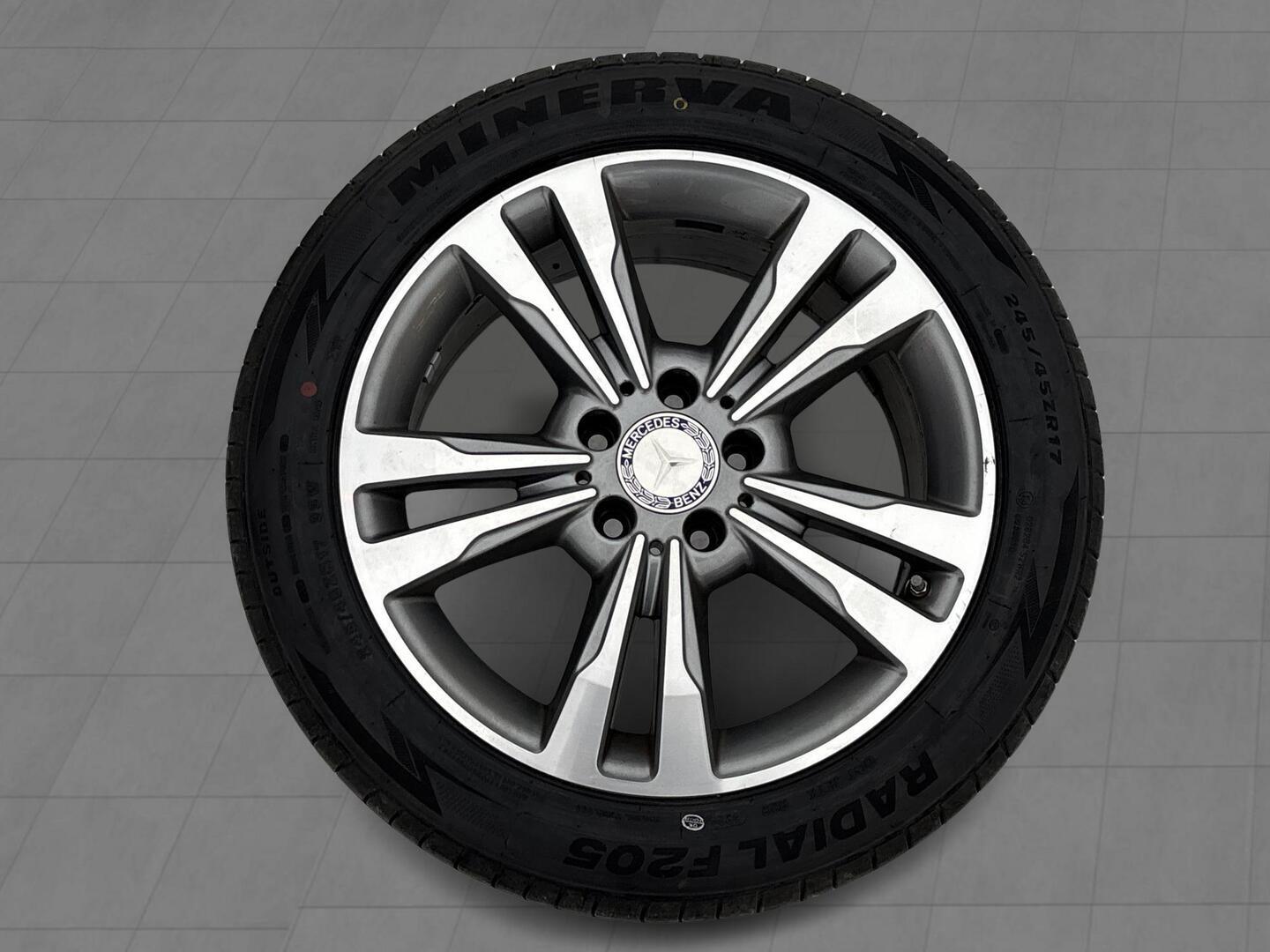 MERCEDES-BENZ E 2015