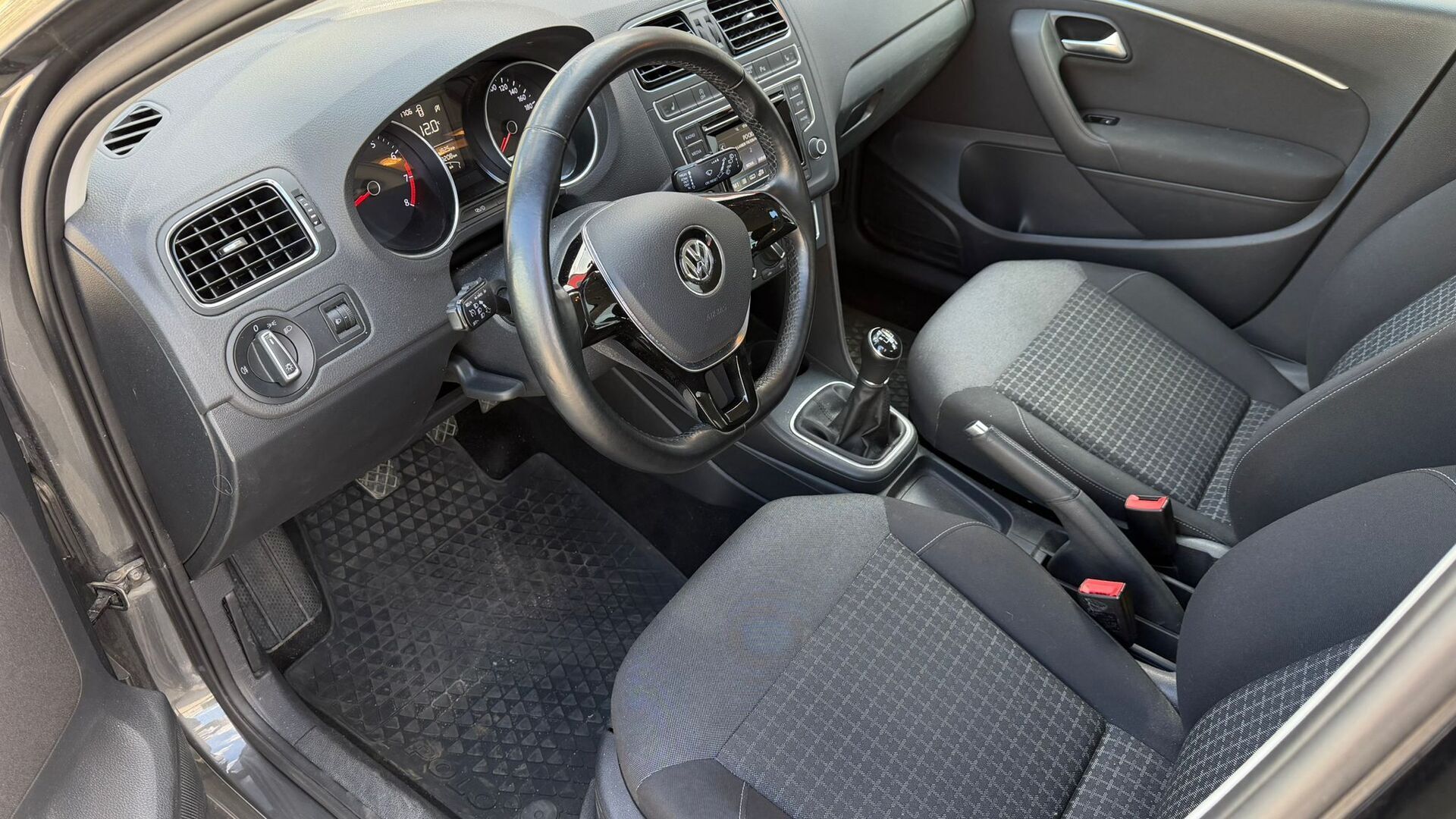 VOLKSWAGEN Polo 2017