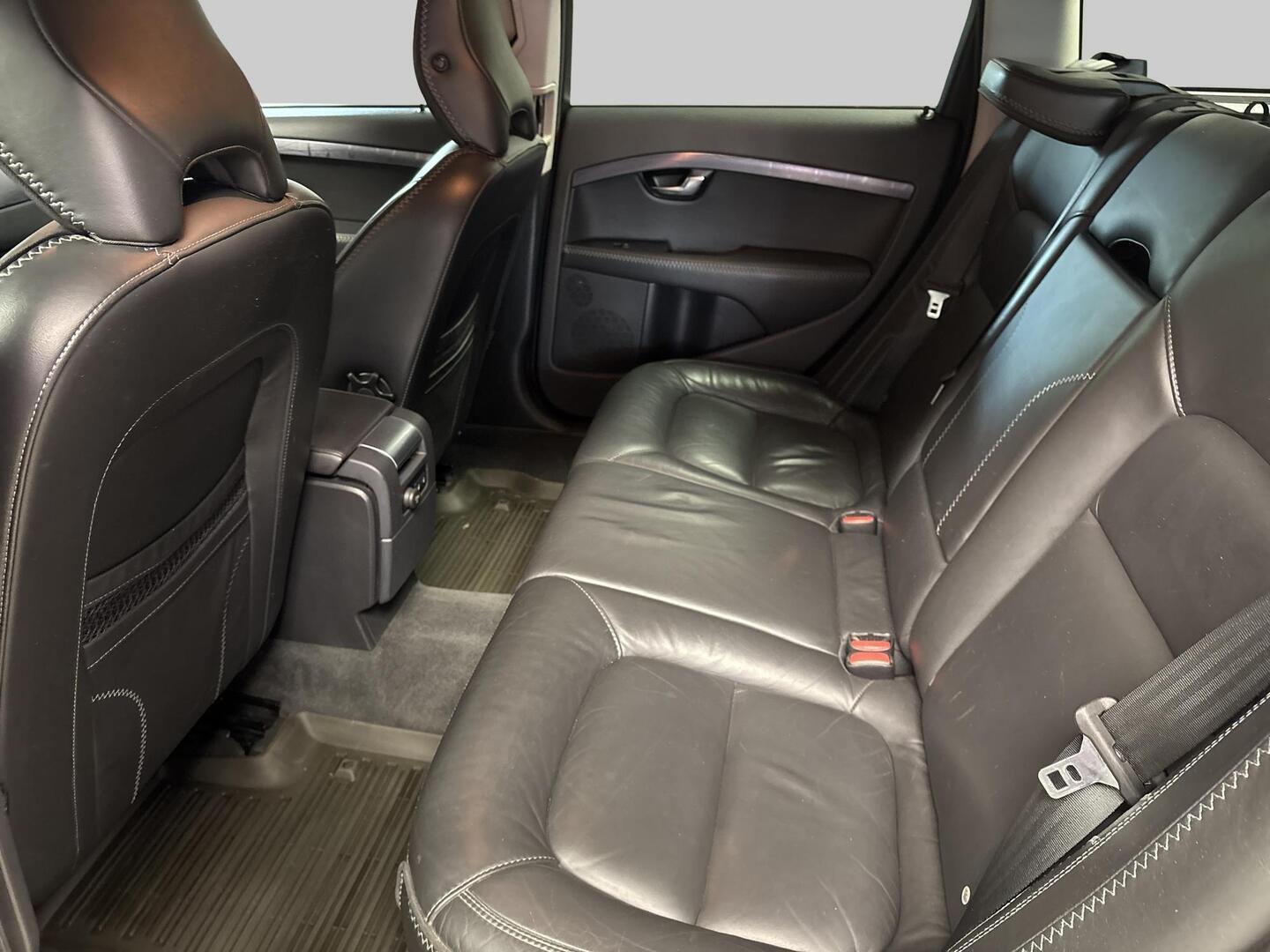 VOLVO V70 2012