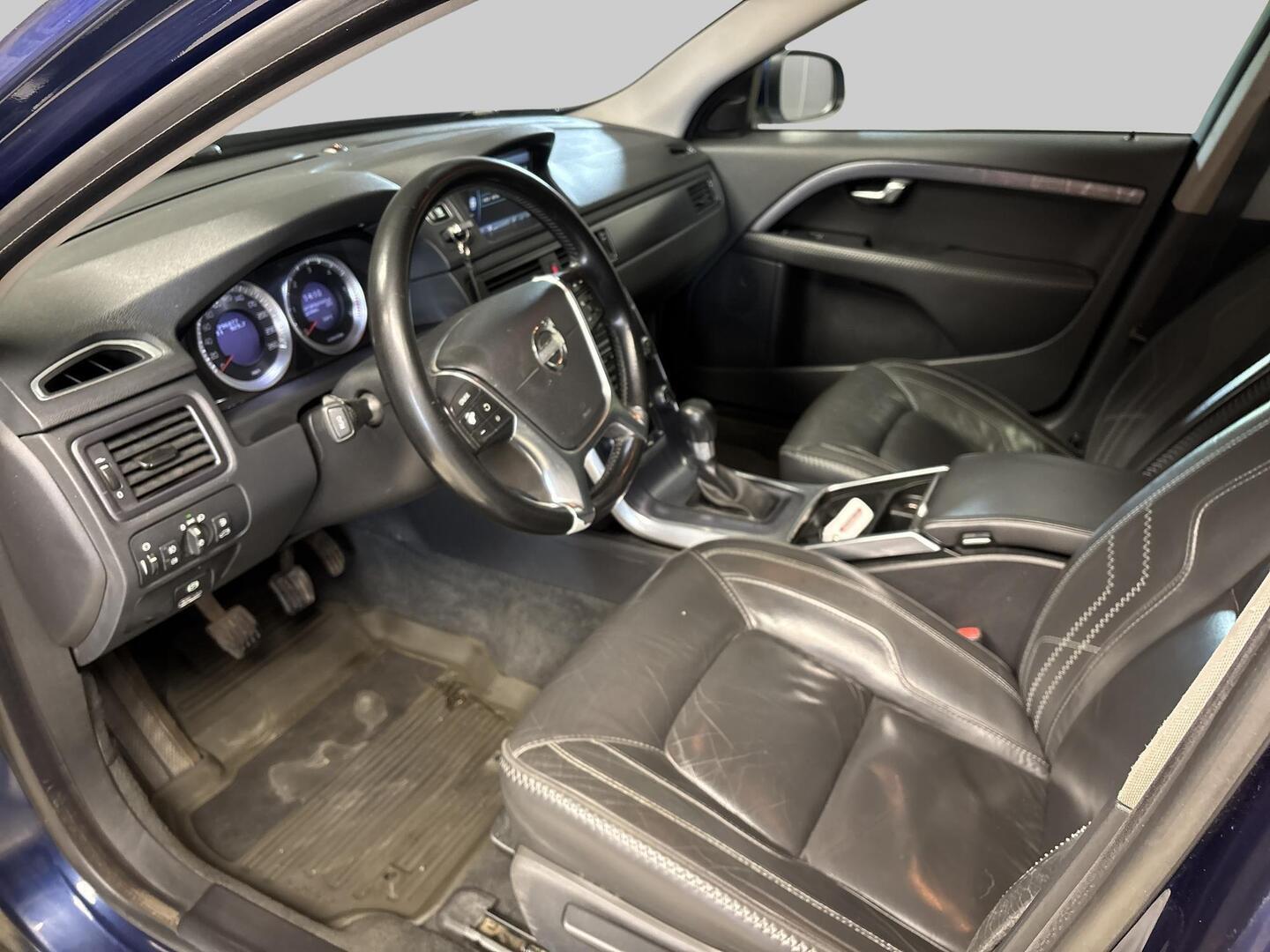 VOLVO V70 2012
