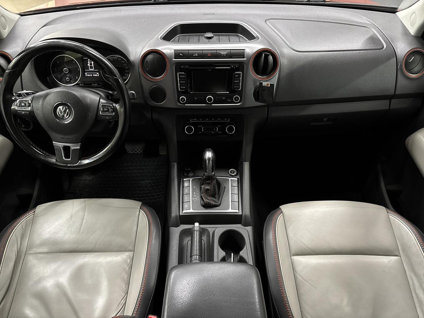 VOLKSWAGEN Amarok 2014