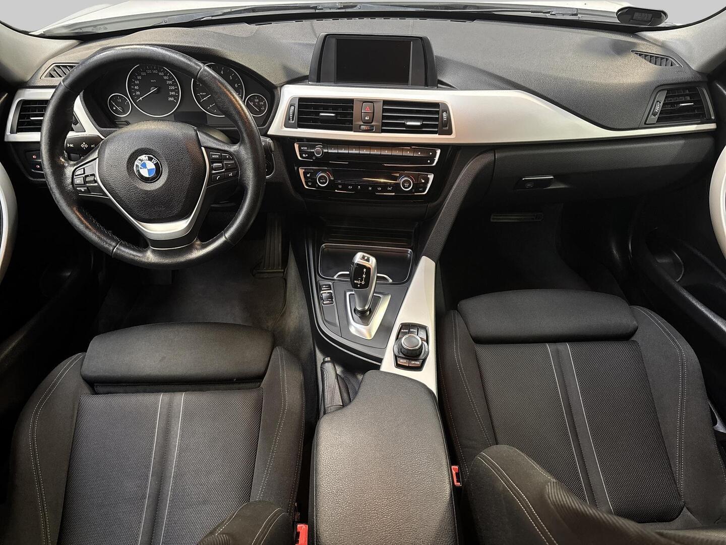 BMW 320 2016