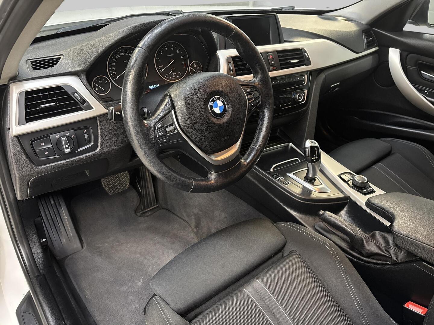 BMW 320 2016