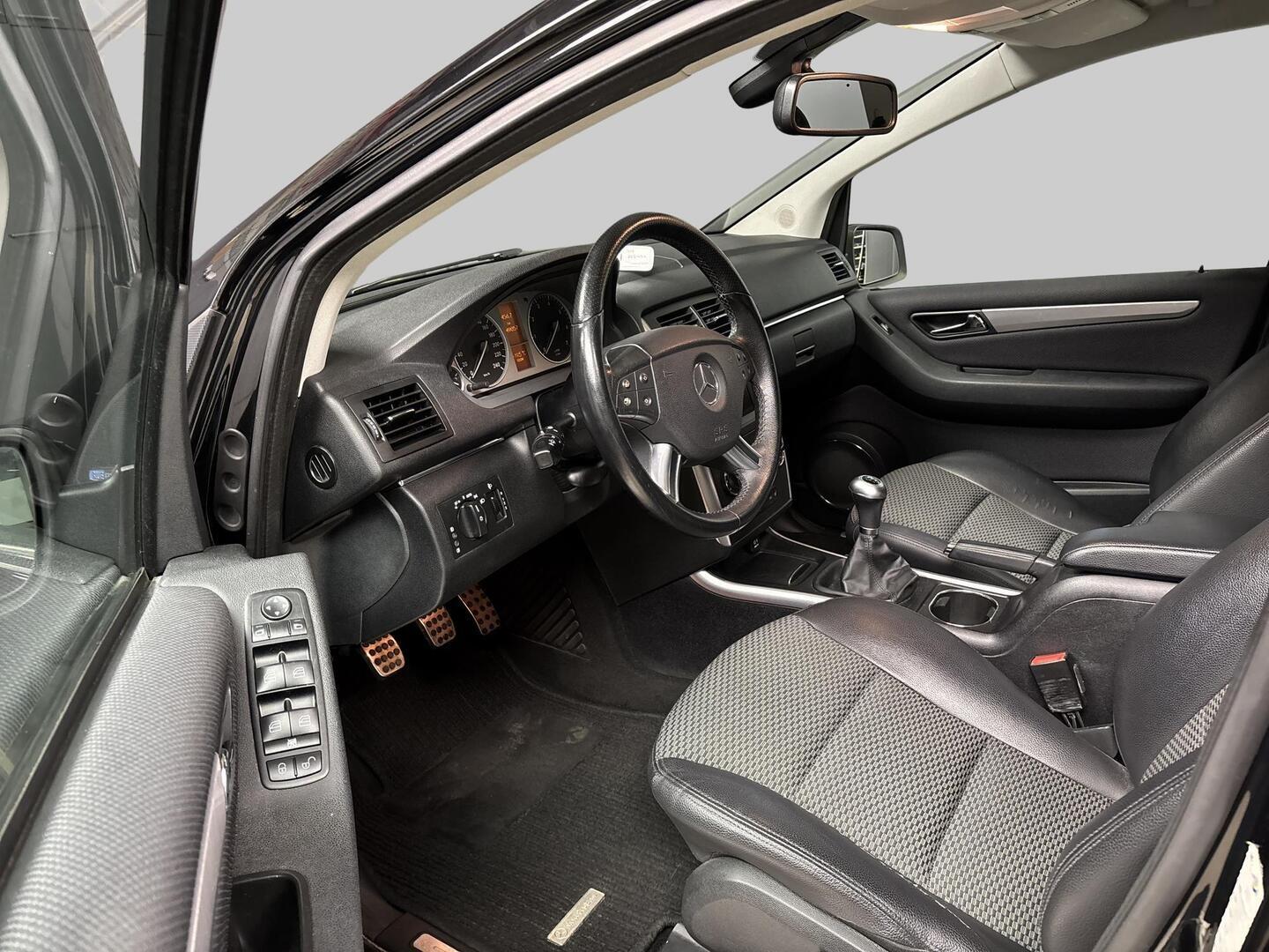 MERCEDES-BENZ B 2010