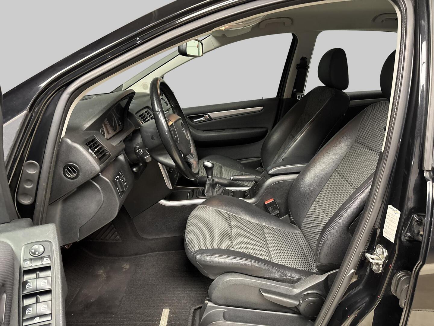 MERCEDES-BENZ B 2010