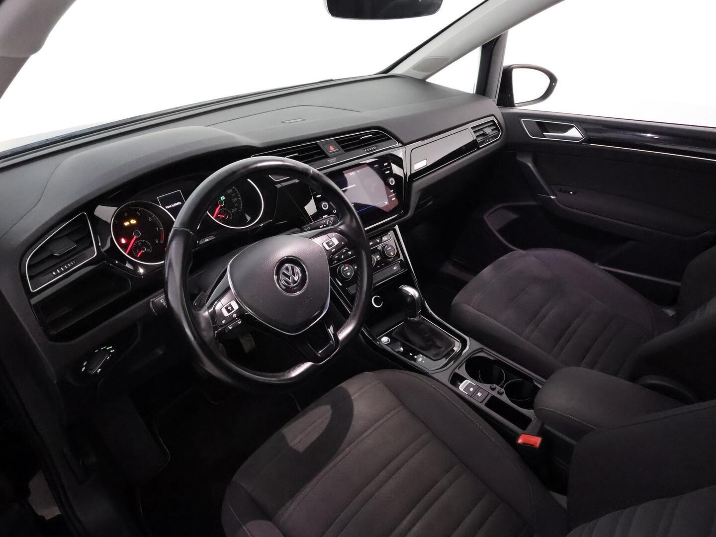 VOLKSWAGEN TOURAN 2019