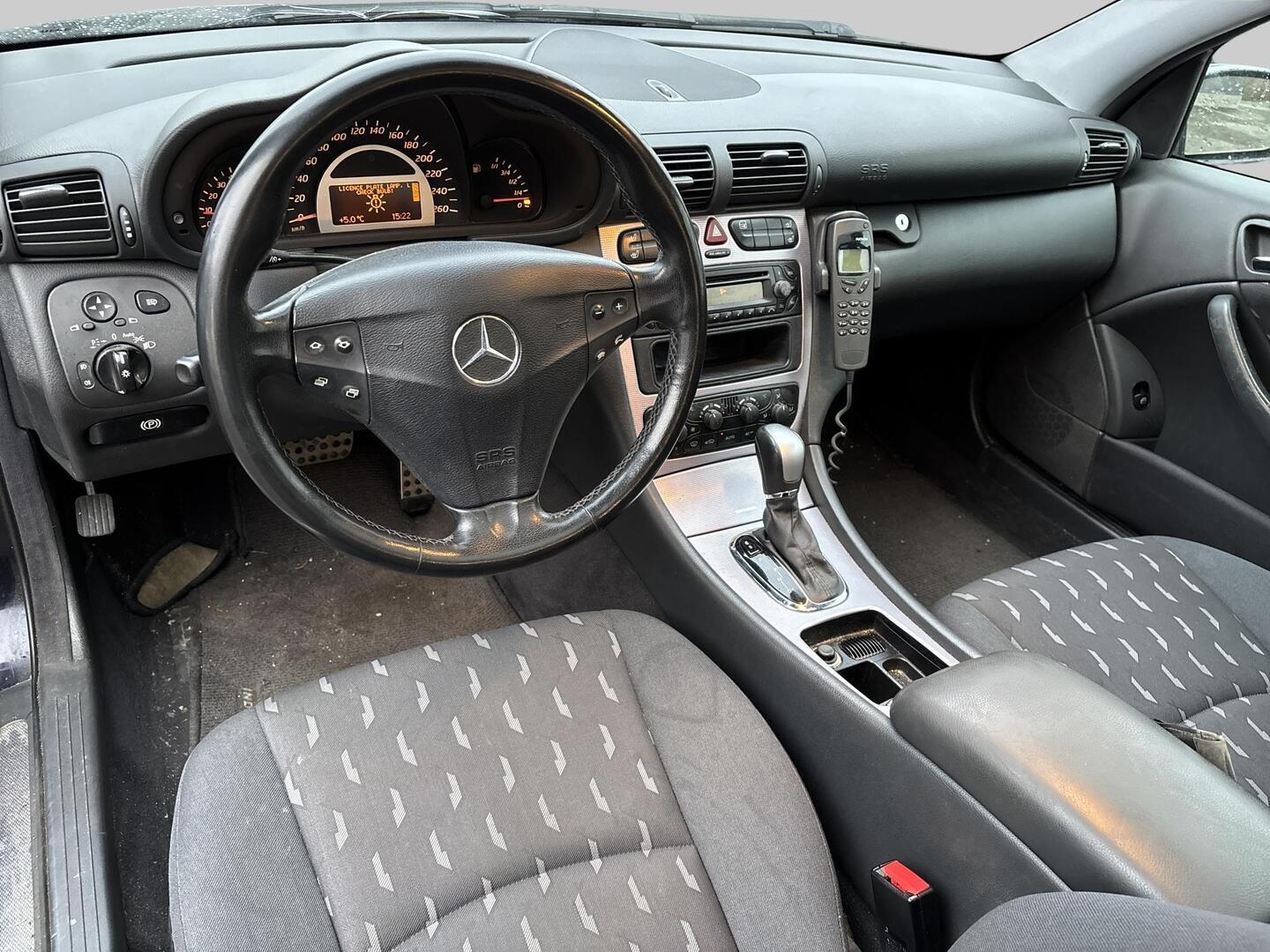 MERCEDES-BENZ C 2004