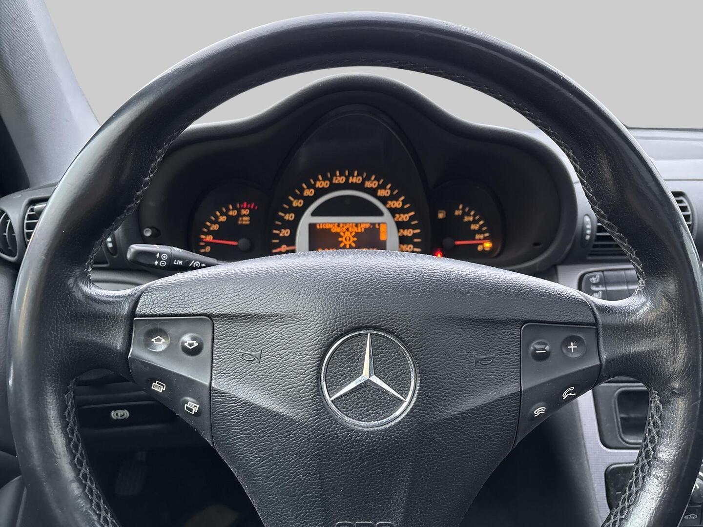 MERCEDES-BENZ C 2004