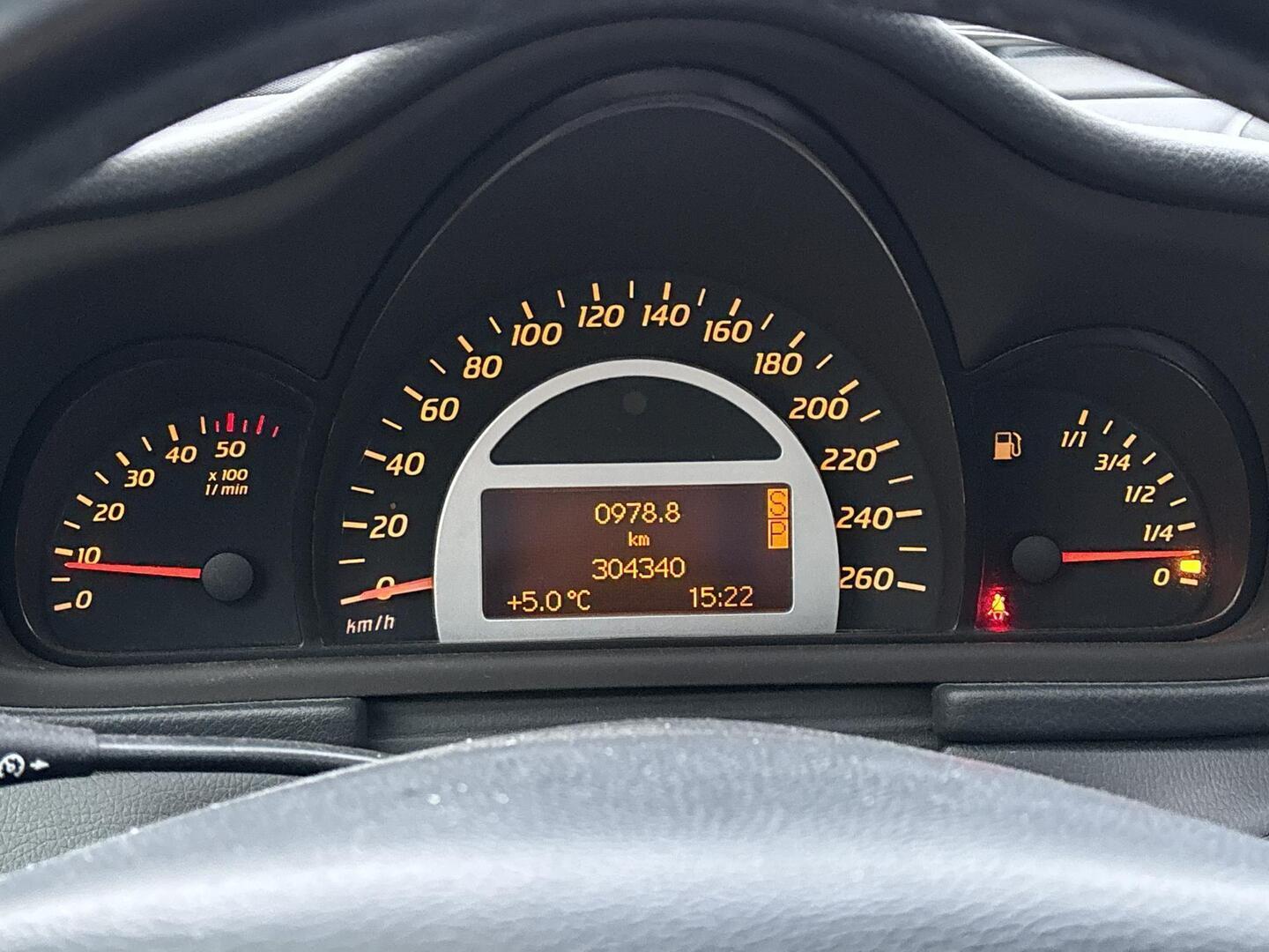 MERCEDES-BENZ C 2004