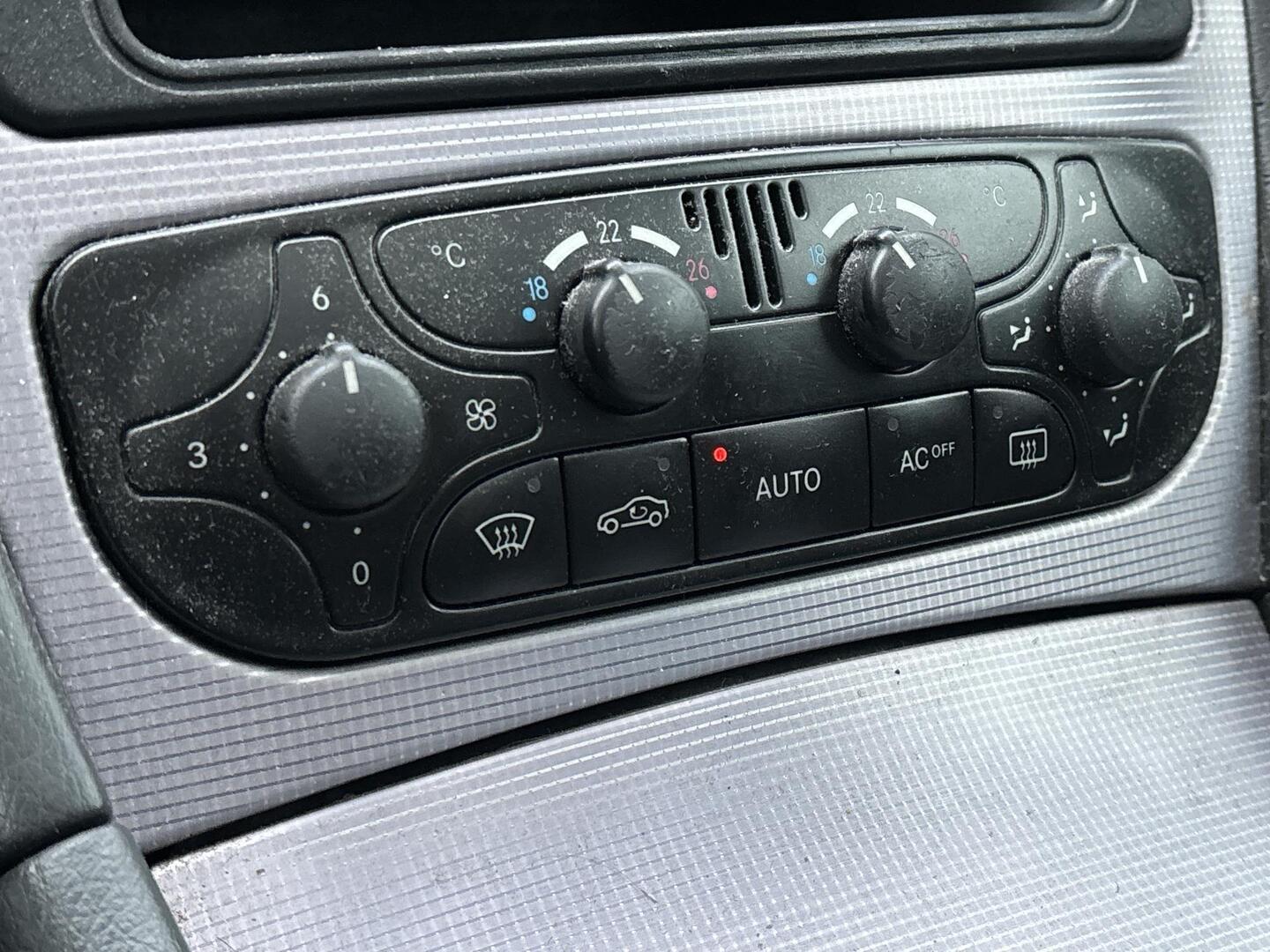 MERCEDES-BENZ C 2004