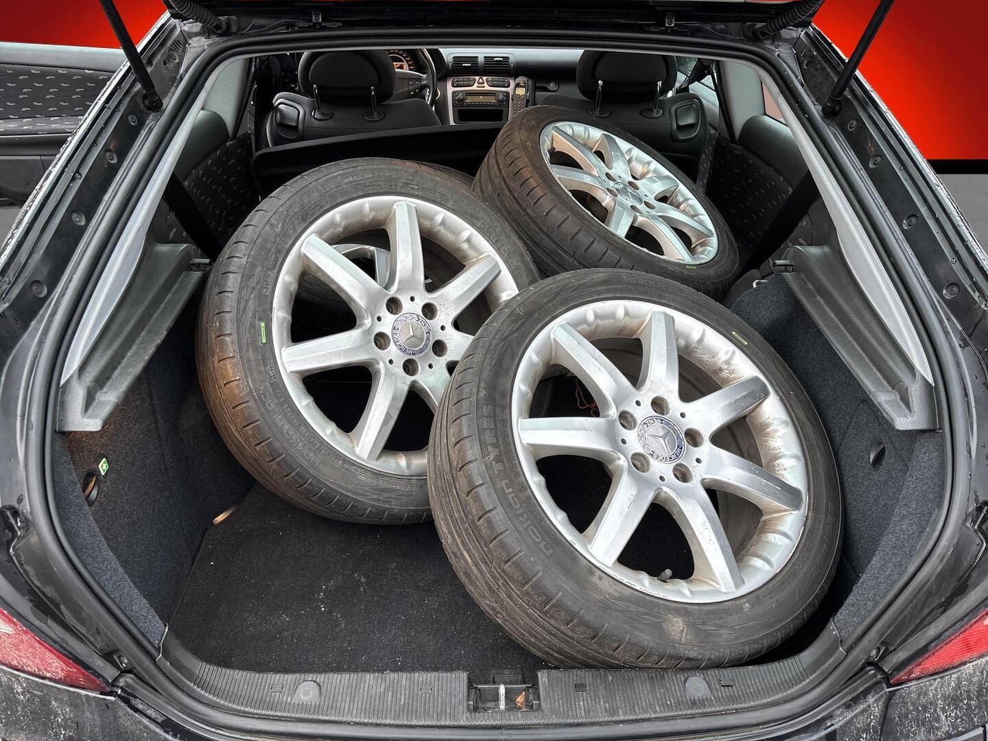 MERCEDES-BENZ C 2004