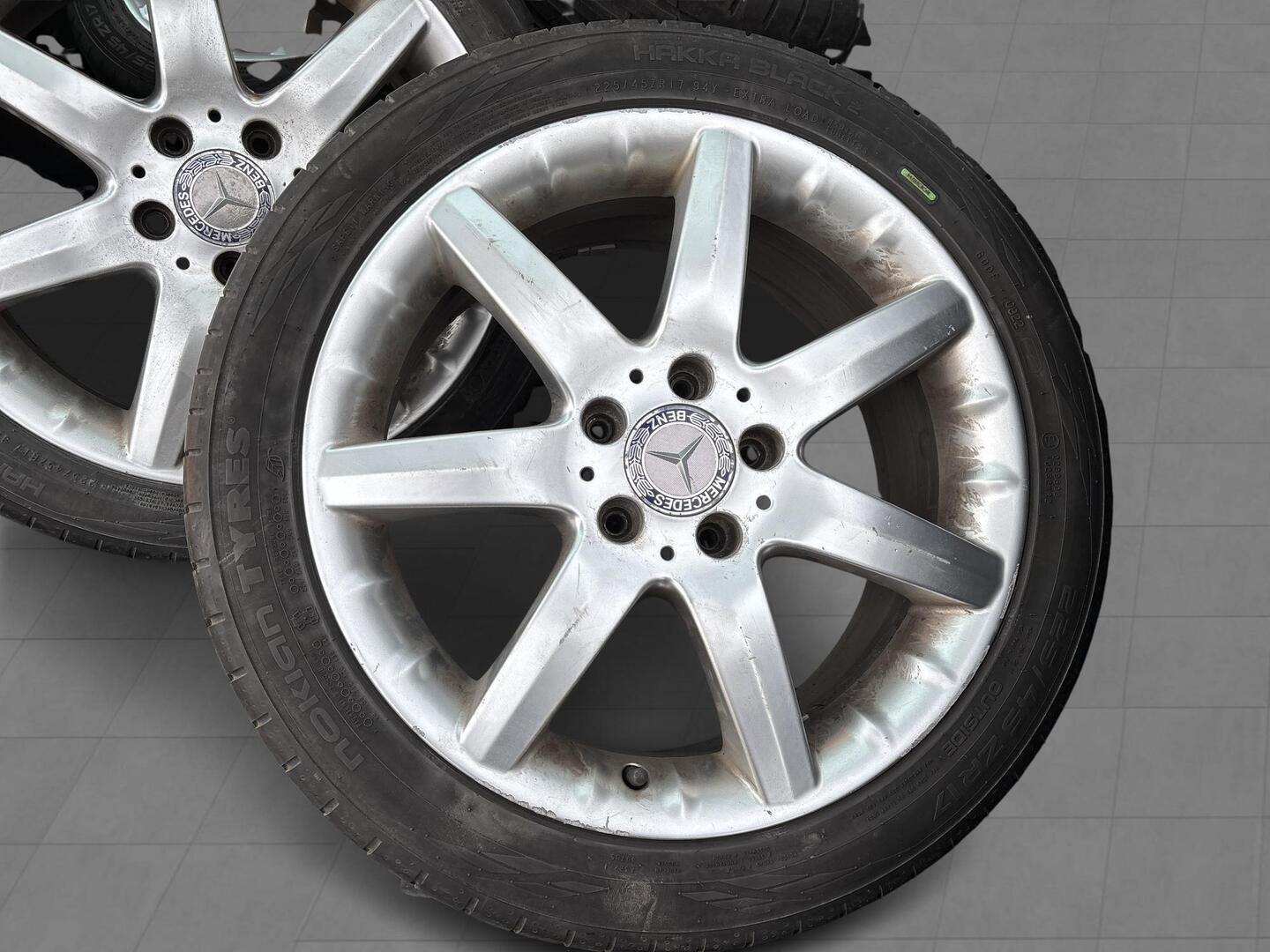 MERCEDES-BENZ C 2004